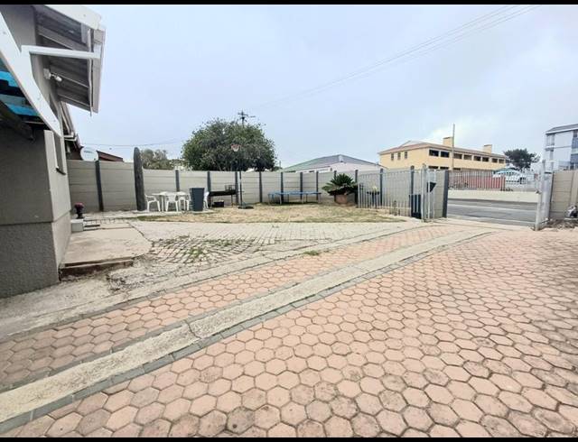 4 BEDROOM HOUSE FOR SALE IN DA NOVA